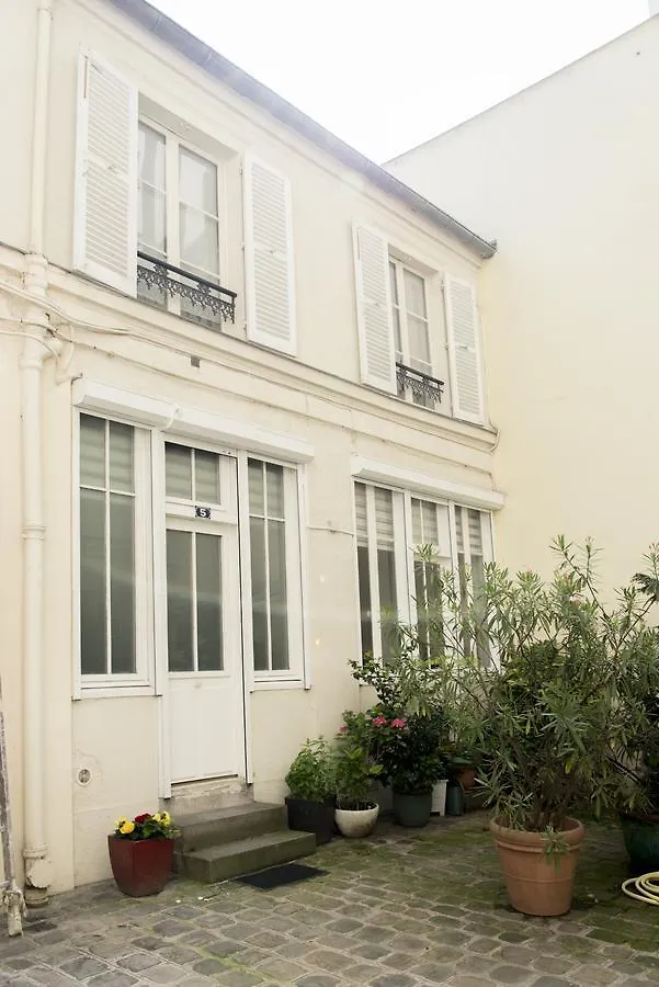 Veeve - Character Near Jardin Du Luxemberg * Paris
